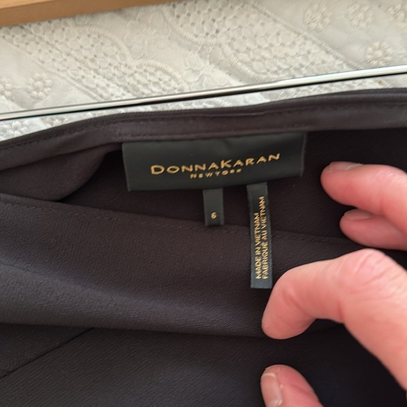 Donna Karan black pencil skirt - Picture 3 of 4